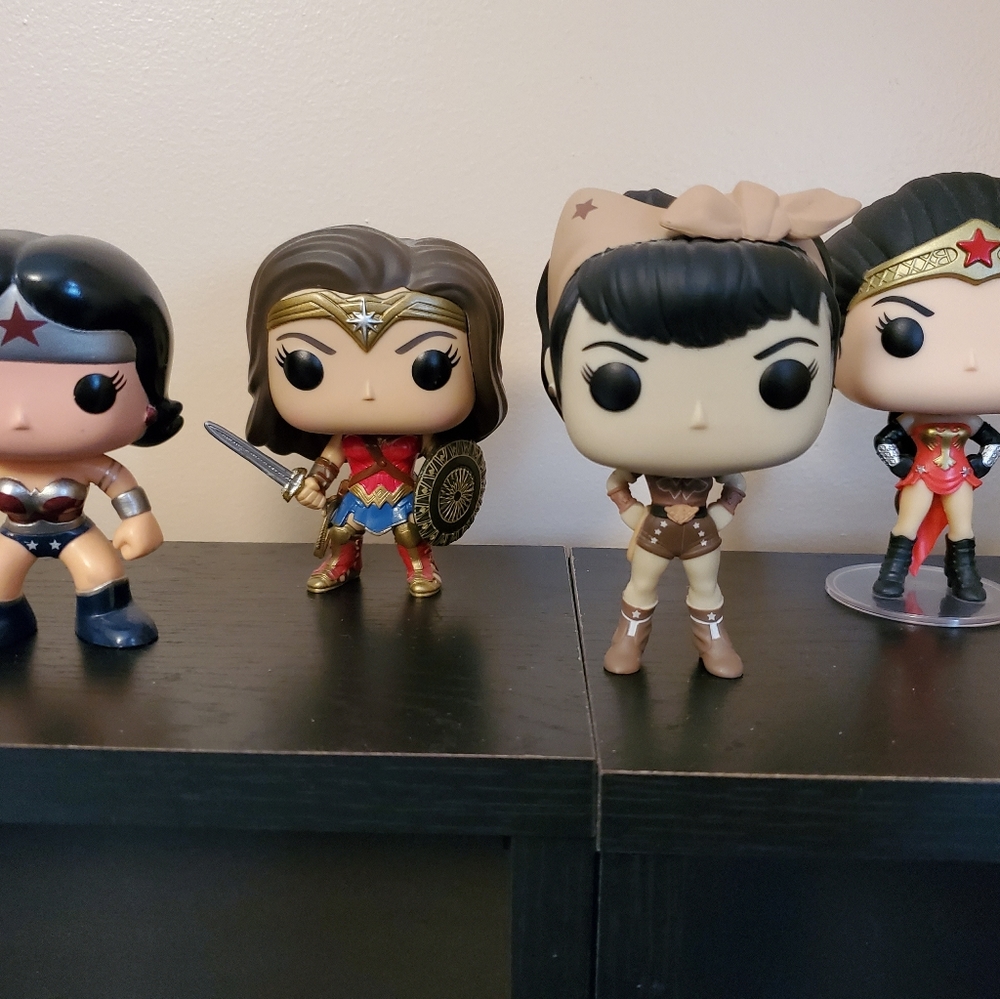 [SOLD] Funko Pop Wonder Woman